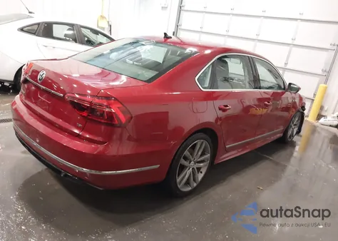 2017 Volkswagen Passat 1.8T R-Line из США, поврежденный, VIN 1VWDT7A32HC071461